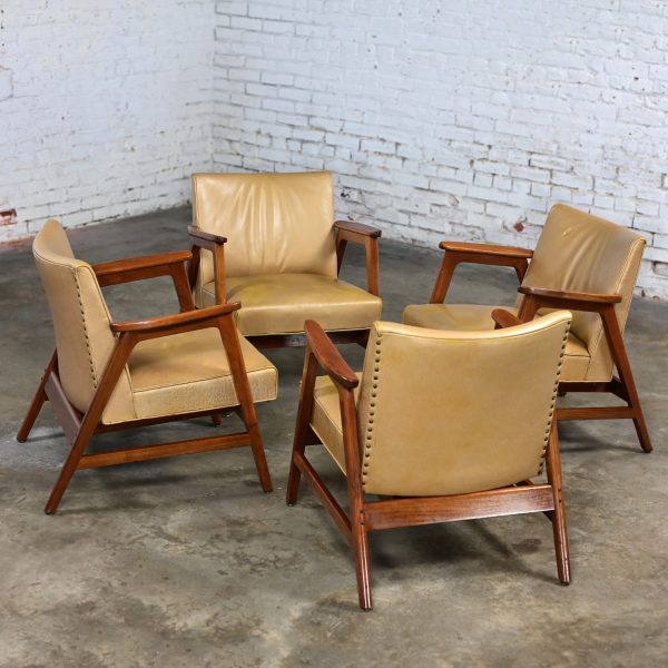 Set of 4 Mid-20th Century Mid Century Modern Gunlocke Armchairs Gold Leather with Walnut Frames