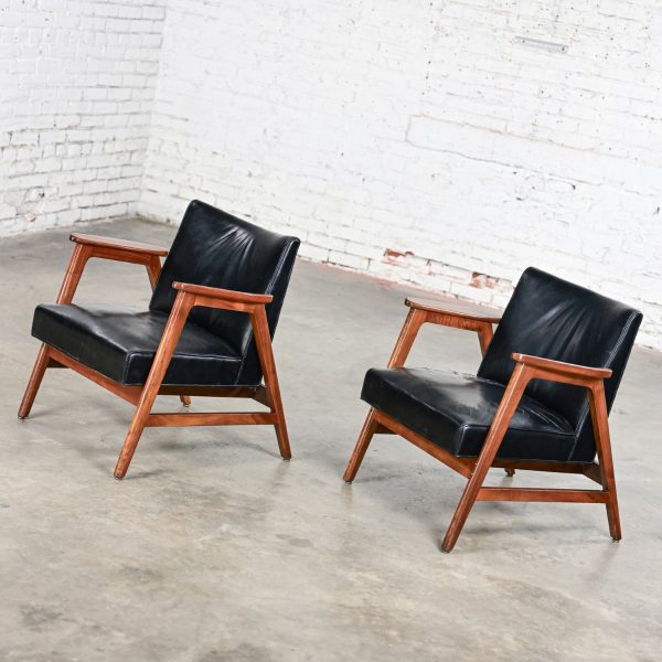 Pair Mid-20th Century Mid Century Modern Gunlocke Armchairs Black Leather with Walnut Frames