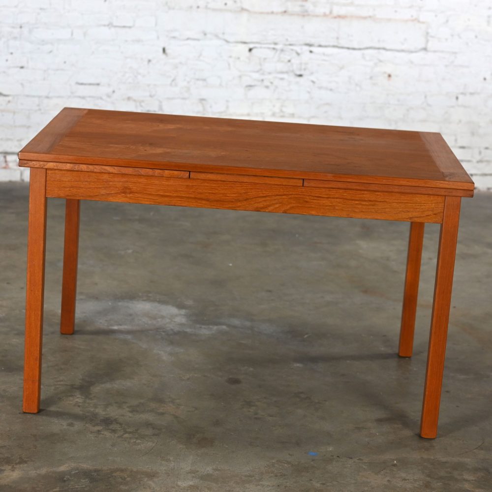 1970’s Scandinavian Modern D Scan Teak Draw Leaf Expanding Dining Table