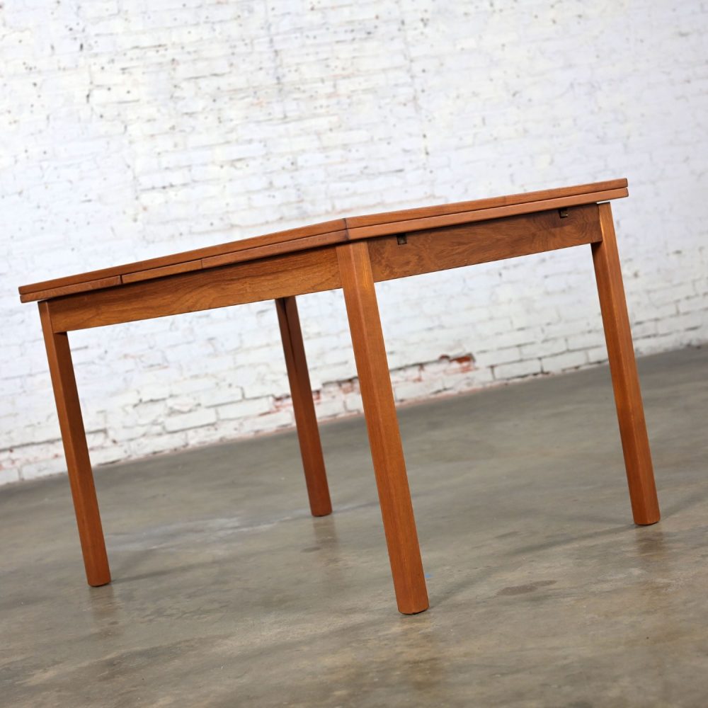 1970’s Scandinavian Modern D Scan Teak Draw Leaf Expanding Dining Table