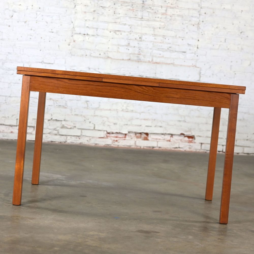 1970’s Scandinavian Modern D Scan Teak Draw Leaf Expanding Dining Table