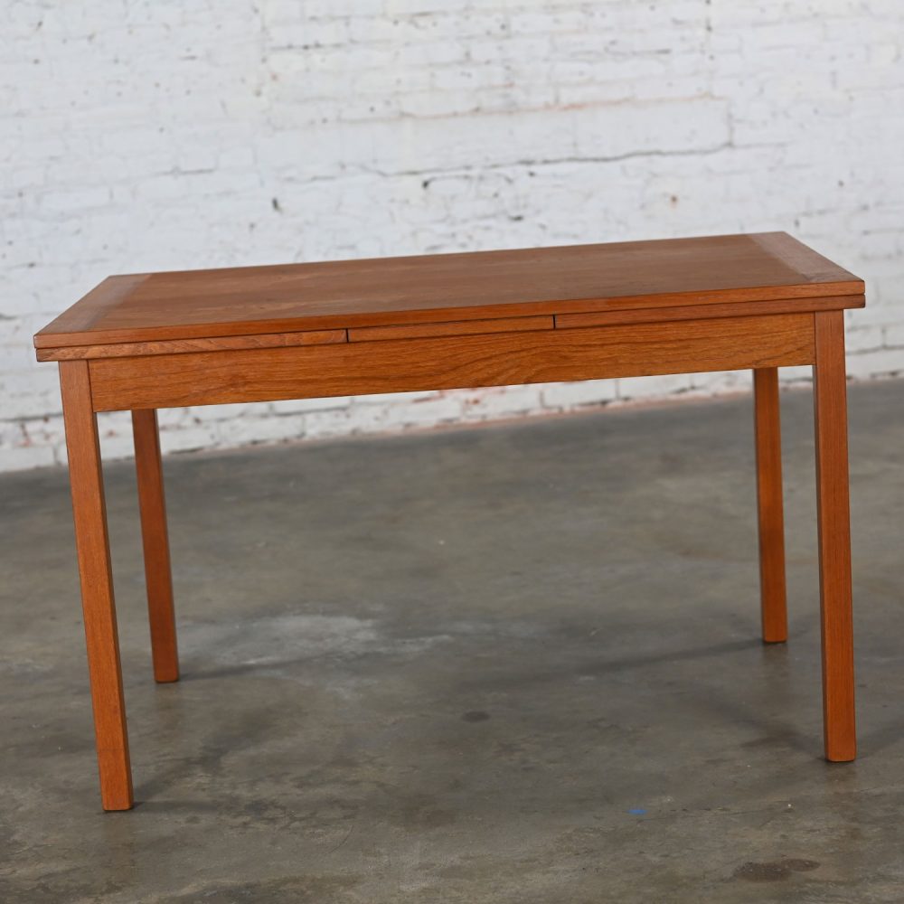 1970’s Scandinavian Modern D Scan Teak Draw Leaf Expanding Dining Table