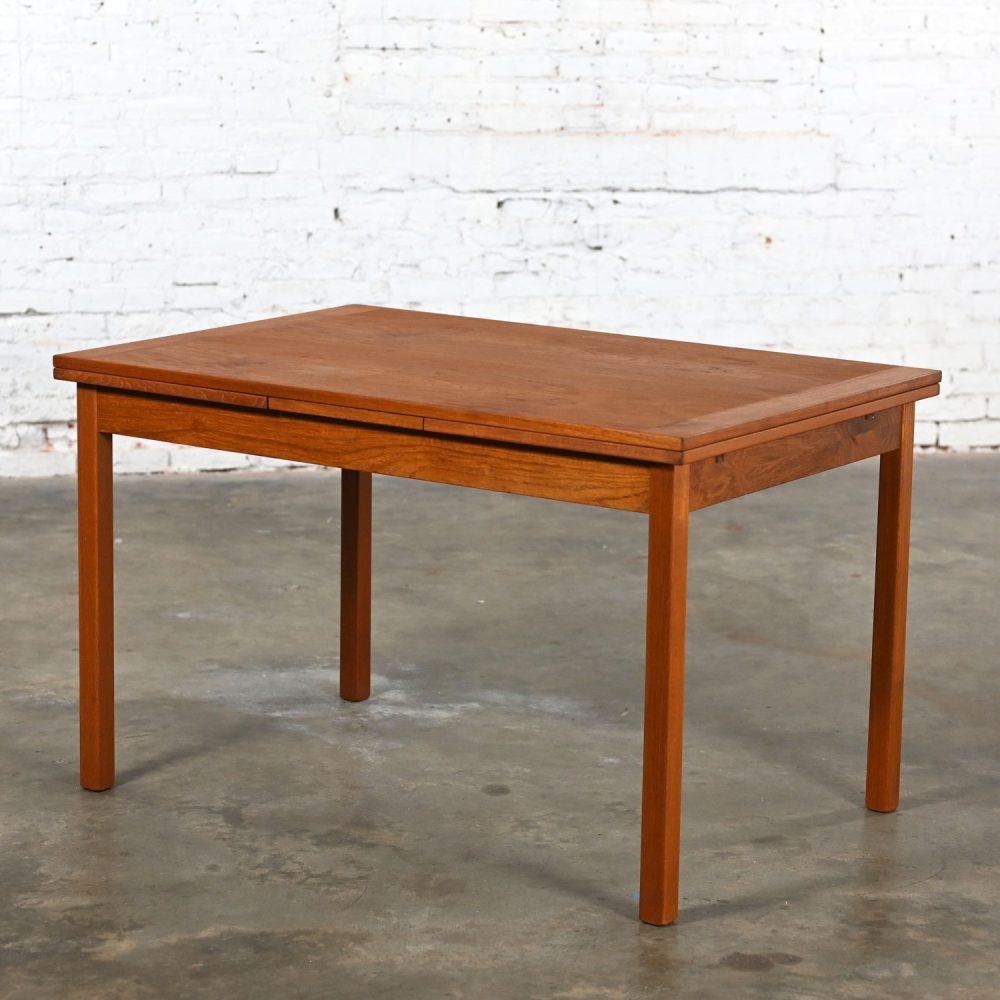 1970’s Scandinavian Modern D Scan Teak Draw Leaf Expanding Dining Table