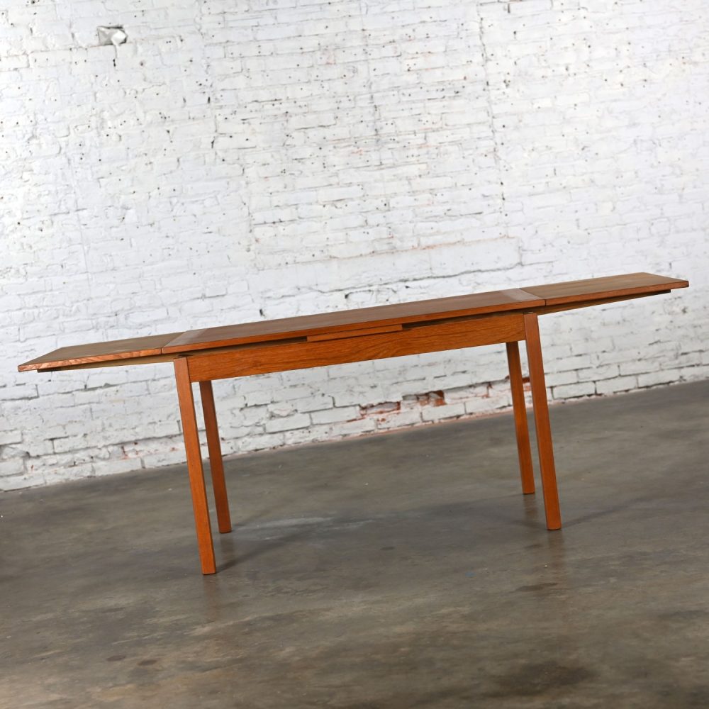 1970’s Scandinavian Modern D Scan Teak Draw Leaf Expanding Dining Table