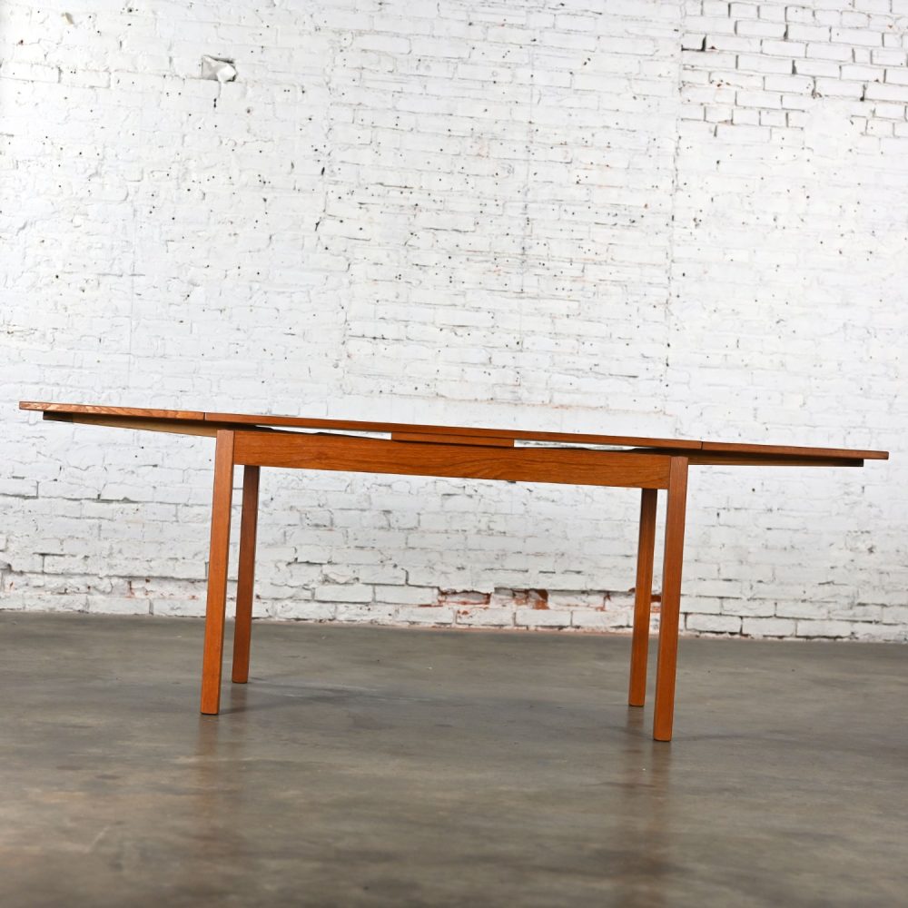 1970’s Scandinavian Modern D Scan Teak Draw Leaf Expanding Dining Table