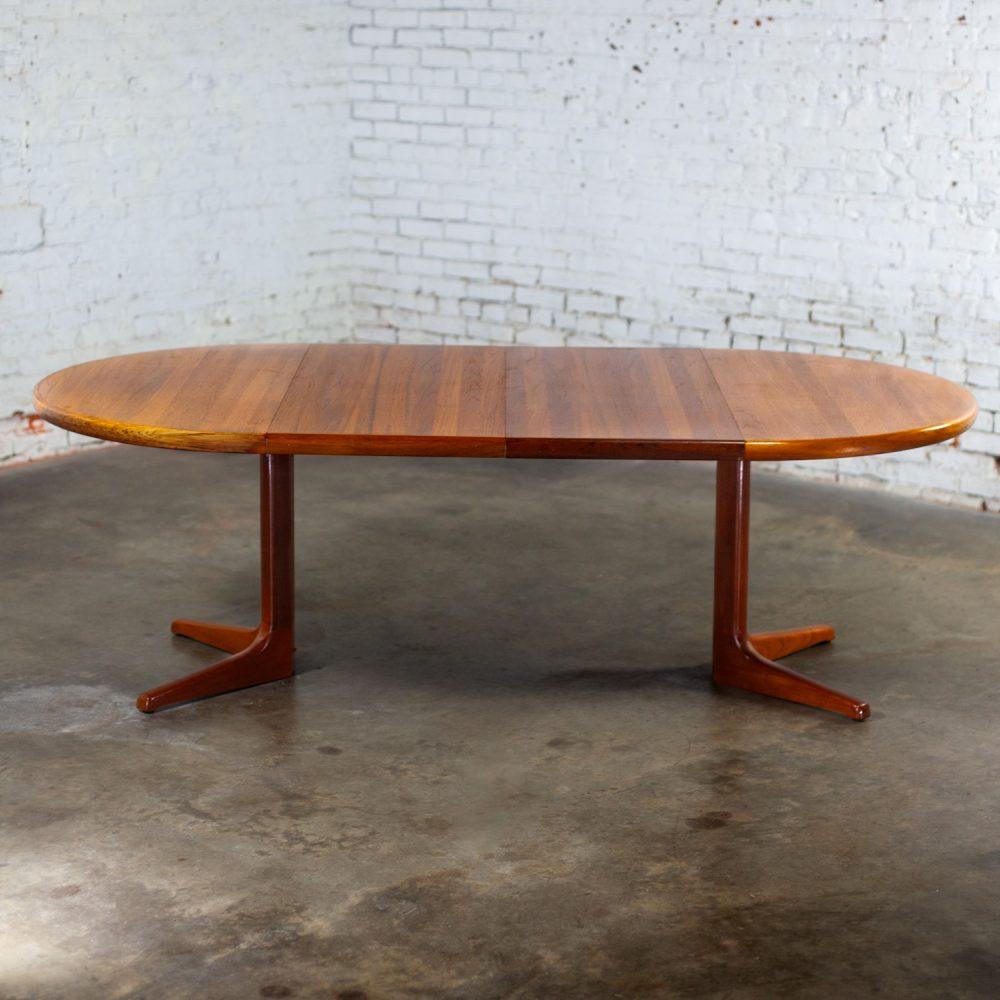 Mid-20th Century Scandinavian Modern Round to Oval Teak Expanding Dining Table Attributed to Gudme Mobelfabrik
