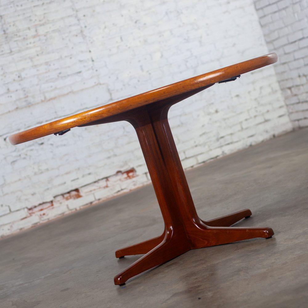 Mid-20th Century Scandinavian Modern Round to Oval Teak Expanding Dining Table Attributed to Gudme Mobelfabrik