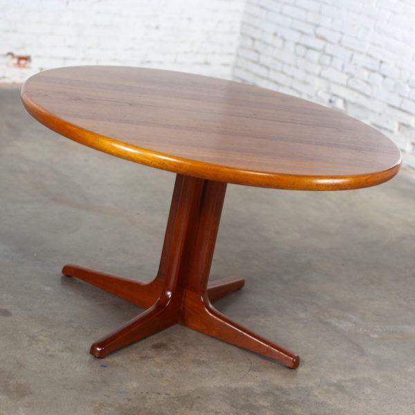 Mid-20th Century Scandinavian Modern Round to Oval Teak Expanding Dining Table Attributed to Gudme Mobelfabrik
