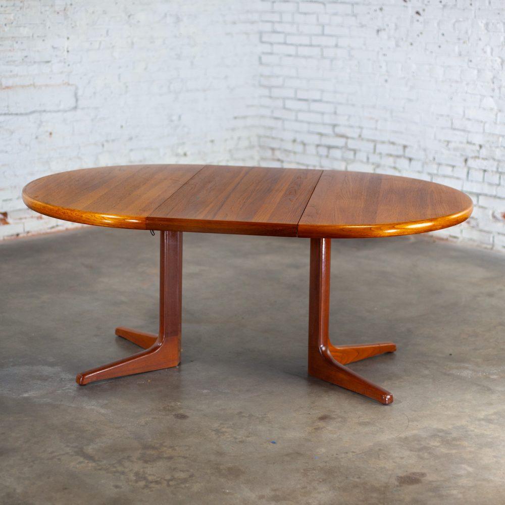 Mid-20th Century Scandinavian Modern Round to Oval Teak Expanding Dining Table Attributed to Gudme Mobelfabrik