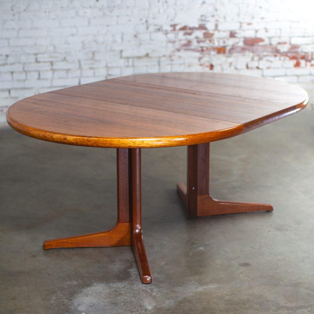 Mid-20th Century Scandinavian Modern Round to Oval Teak Expanding Dining Table Attributed to Gudme Mobelfabrik