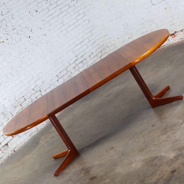 Mid-20th Century Scandinavian Modern Round to Oval Teak Expanding Dining Table Attributed to Gudme Mobelfabrik