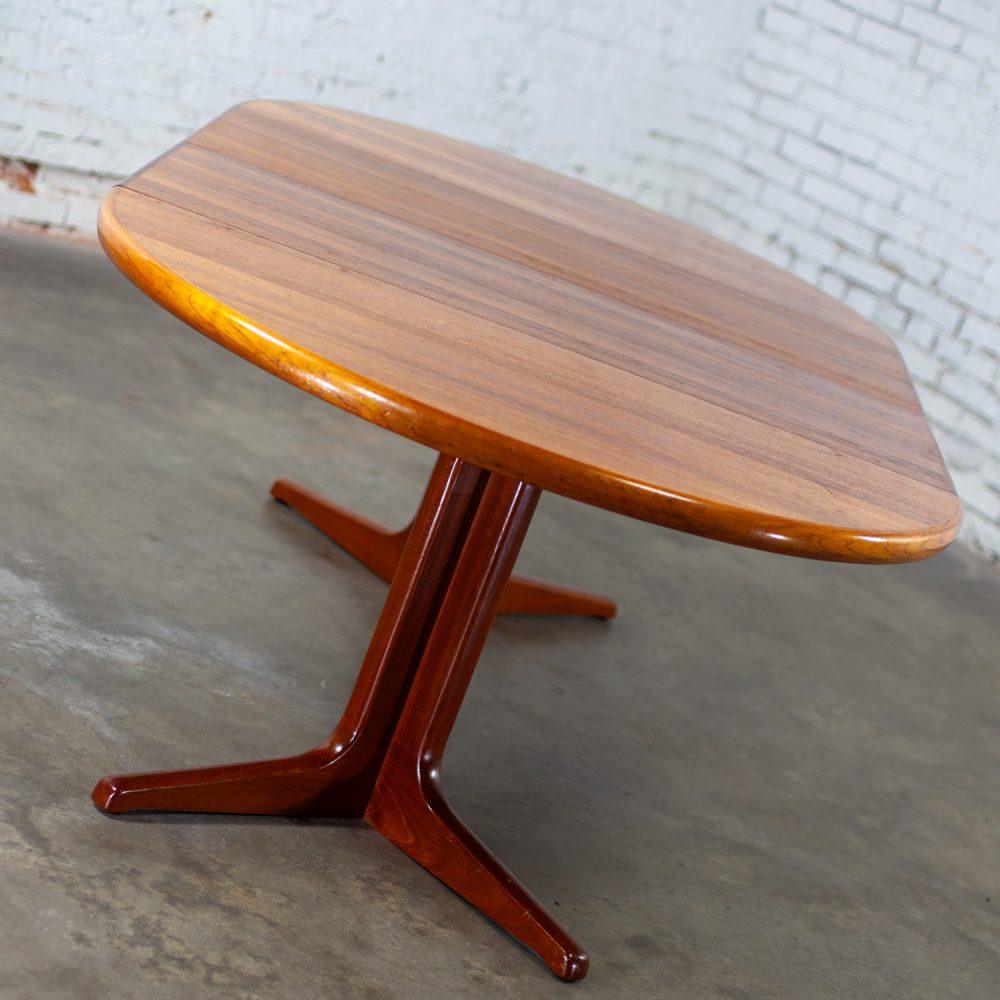 Mid-20th Century Scandinavian Modern Round to Oval Teak Expanding Dining Table Attributed to Gudme Mobelfabrik