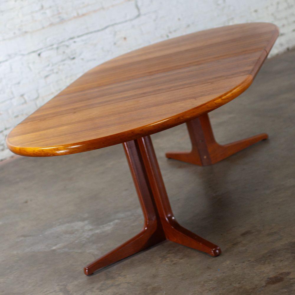 Mid-20th Century Scandinavian Modern Round to Oval Teak Expanding Dining Table Attributed to Gudme Mobelfabrik