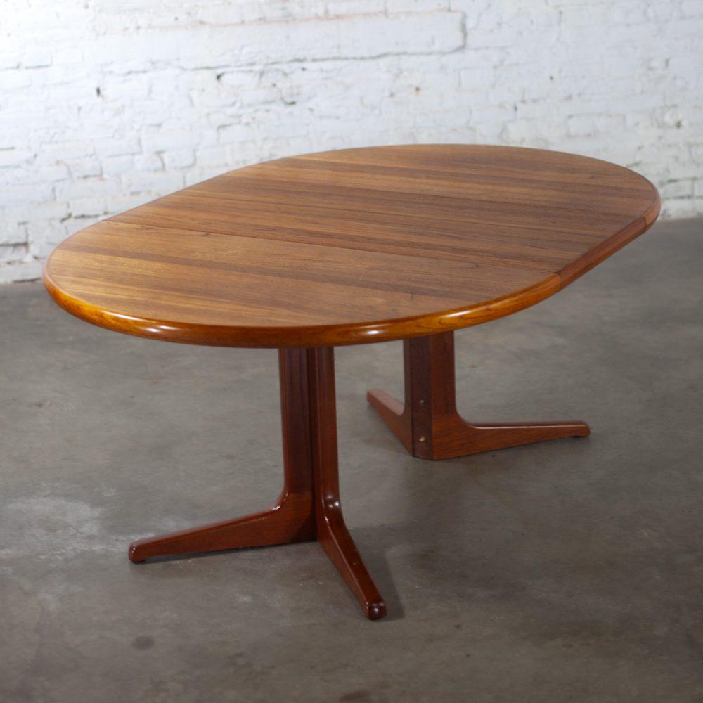 Mid-20th Century Scandinavian Modern Round to Oval Teak Expanding Dining Table Attributed to Gudme Mobelfabrik