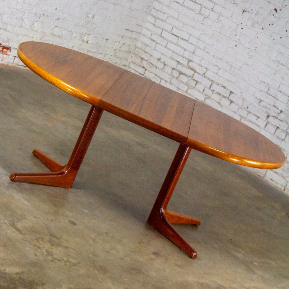 Mid-20th Century Scandinavian Modern Round to Oval Teak Expanding Dining Table Attributed to Gudme Mobelfabrik