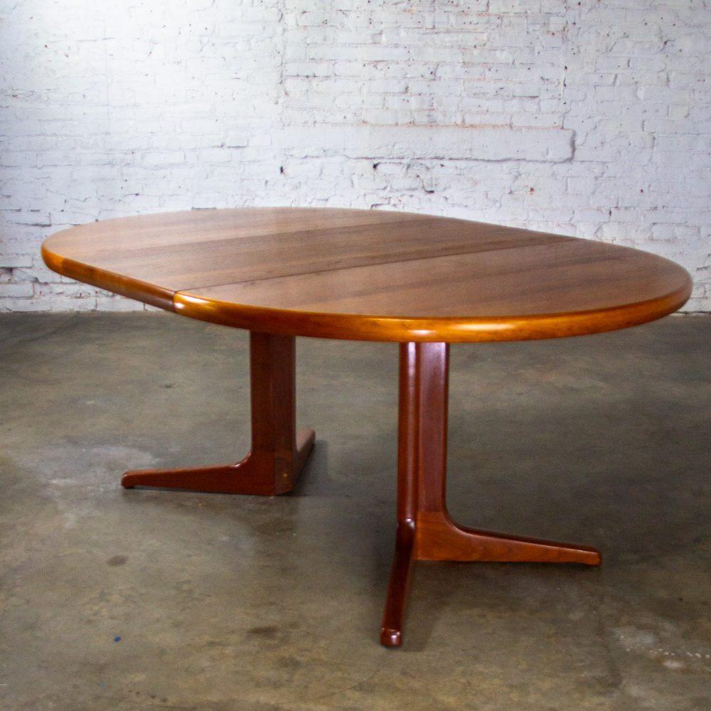 Mid-20th Century Scandinavian Modern Round to Oval Teak Expanding Dining Table Attributed to Gudme Mobelfabrik