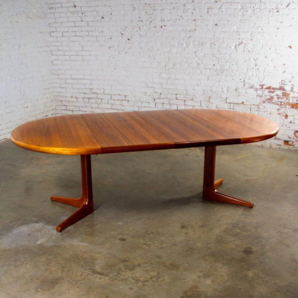 Mid-20th Century Scandinavian Modern Round to Oval Teak Expanding Dining Table Attributed to Gudme Mobelfabrik