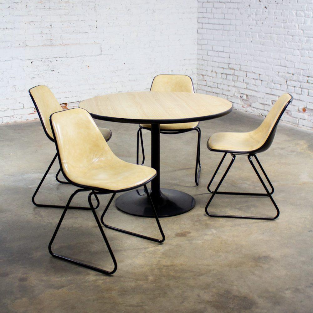 Mid-20th Century Mid-Century Modern Set of 4 Krueger Chairs & Tulip Style Base Table w/Faux Wood Top