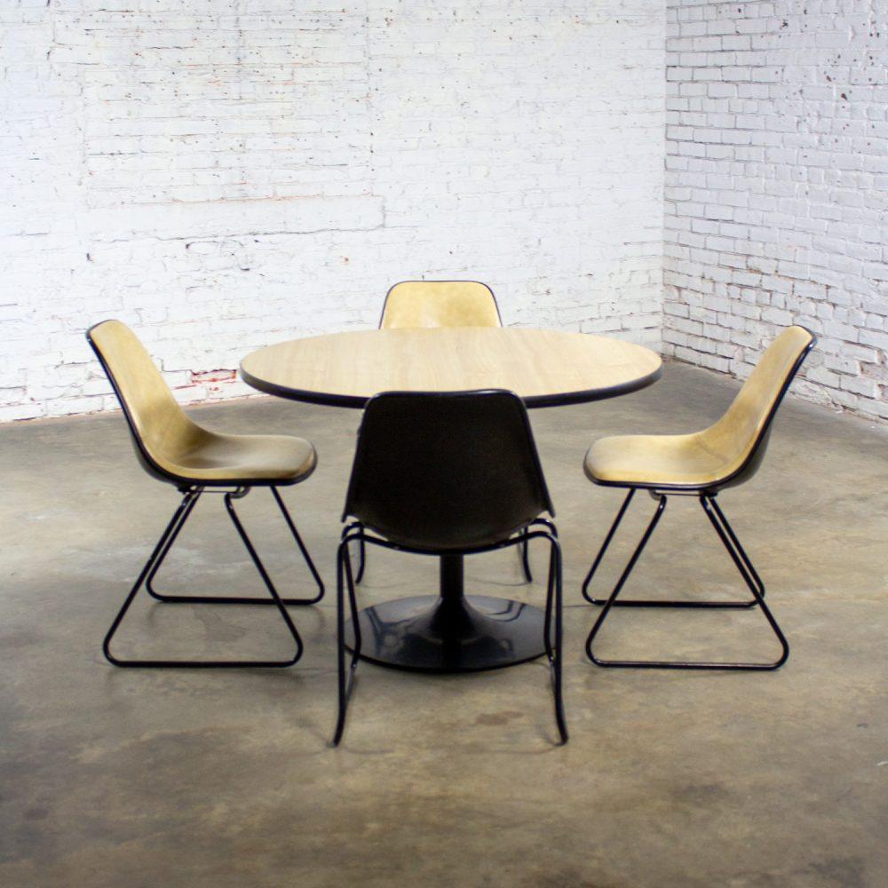 Mid-20th Century Mid-Century Modern Set of 4 Krueger Chairs & Tulip Style Base Table w/Faux Wood Top
