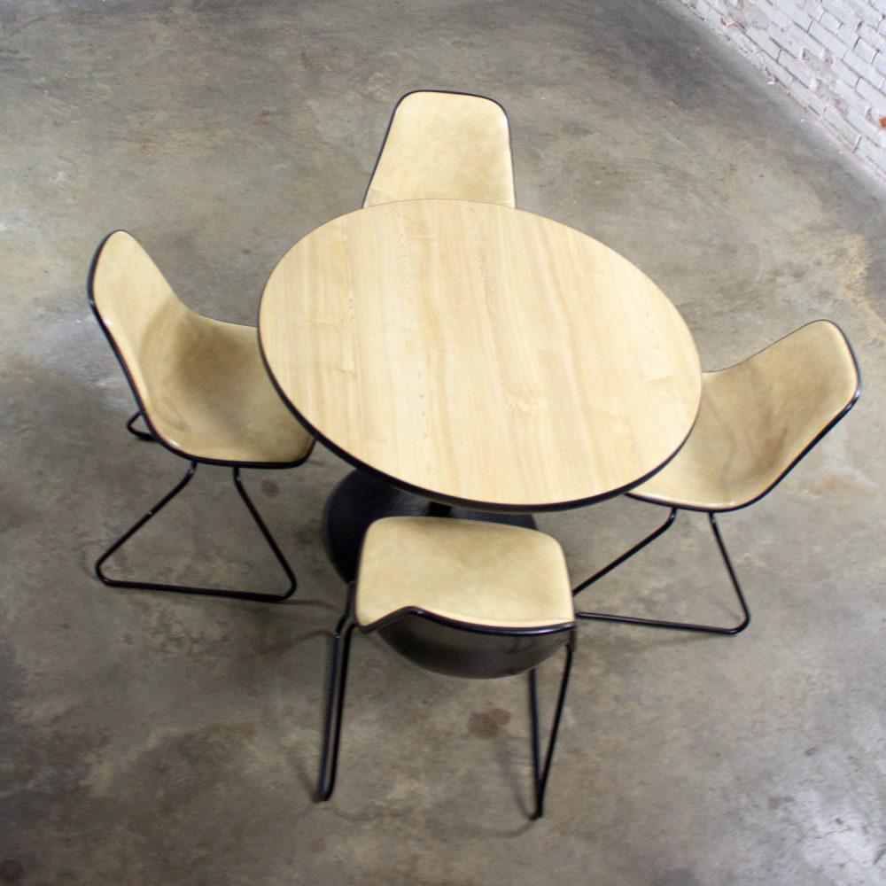 Mid-20th Century Mid-Century Modern Set of 4 Krueger Chairs & Tulip Style Base Table w/Faux Wood Top