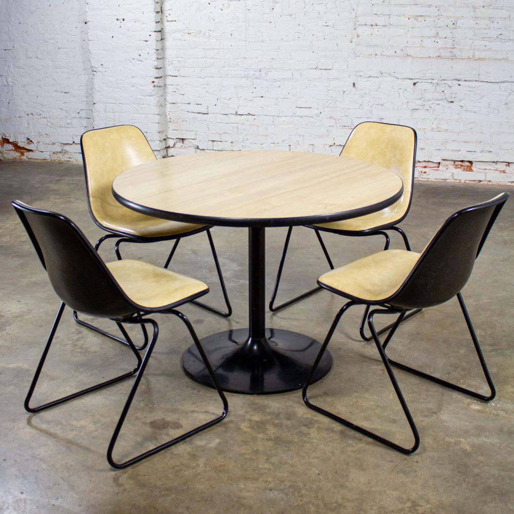 Mid-20th Century Mid-Century Modern Set of 4 Krueger Chairs & Tulip Style Base Table w/Faux Wood Top