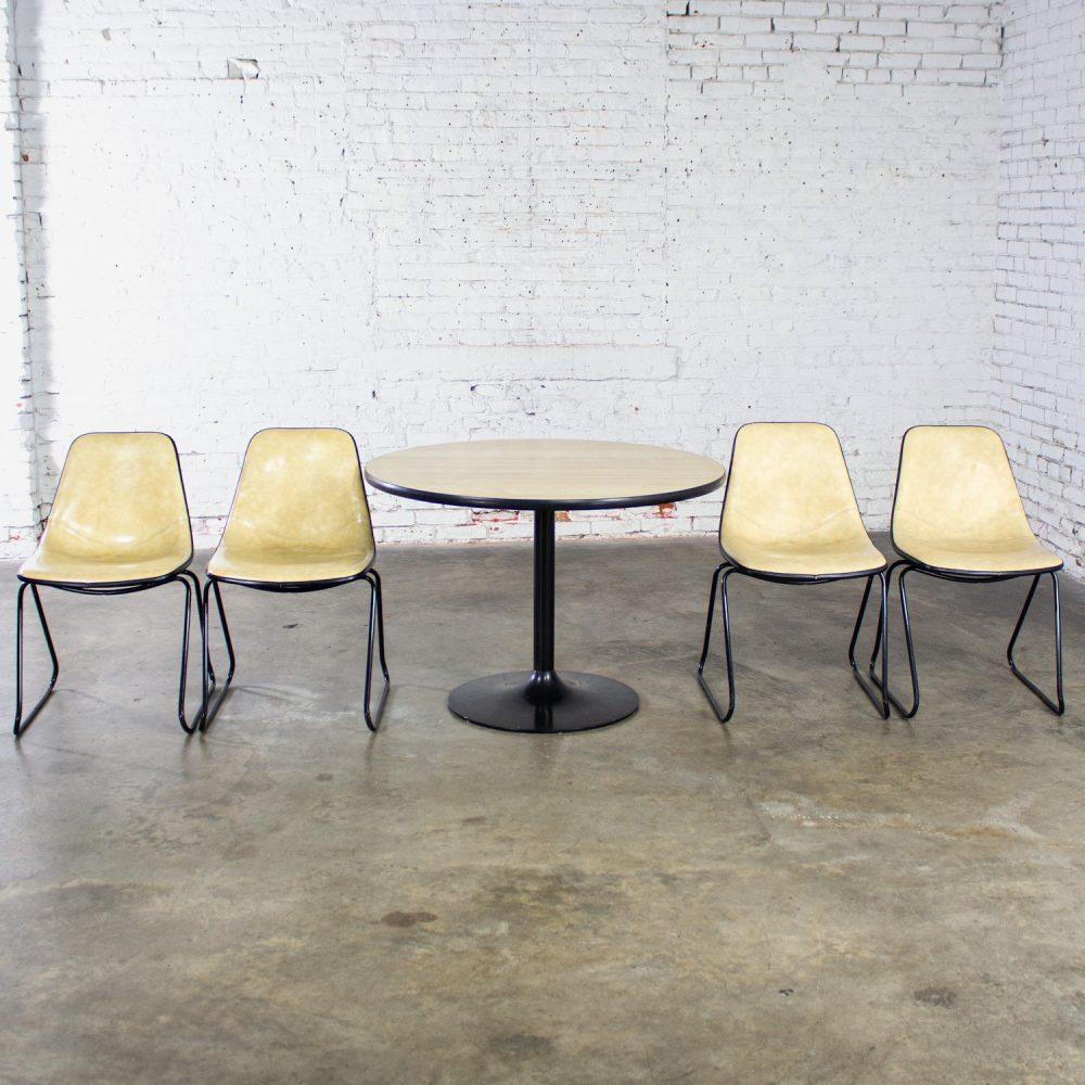 Mid-20th Century Mid-Century Modern Set of 4 Krueger Chairs & Tulip Style Base Table w/Faux Wood Top