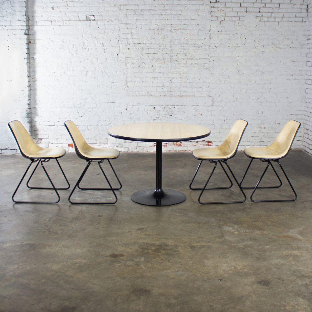 Mid-20th Century Mid-Century Modern Set of 4 Krueger Chairs & Tulip Style Base Table w/Faux Wood Top