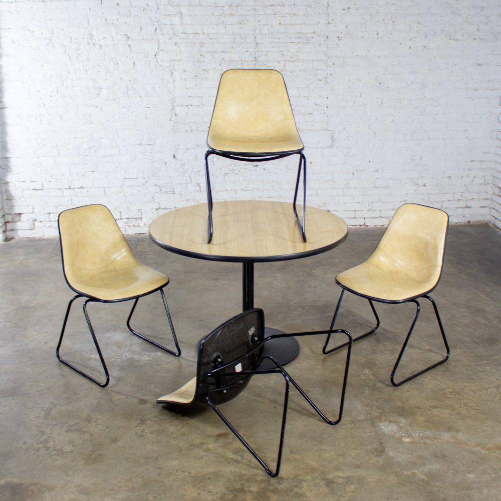 Mid-20th Century Mid-Century Modern Set of 4 Krueger Chairs & Tulip Style Base Table w/Faux Wood Top