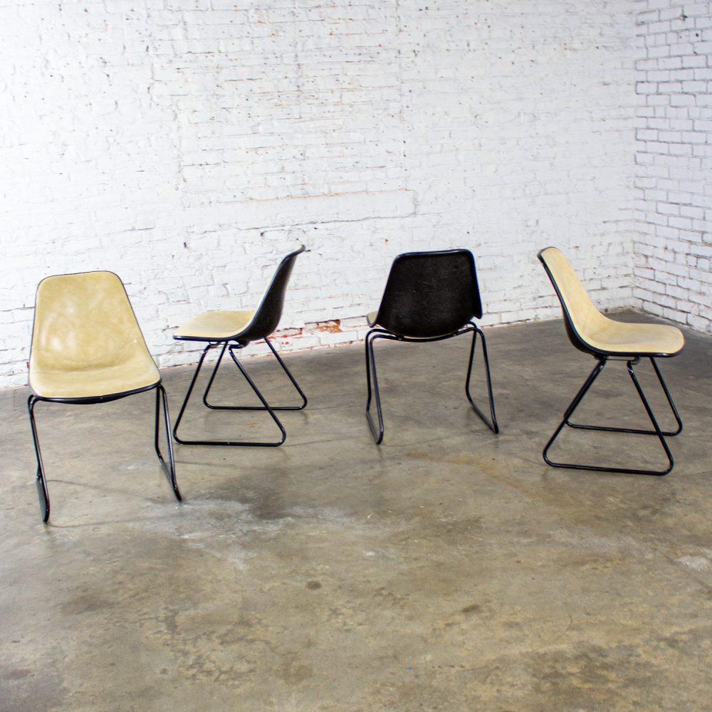 Mid-20th Century Mid-Century Modern Set of 4 Krueger Chairs & Tulip Style Base Table w/Faux Wood Top