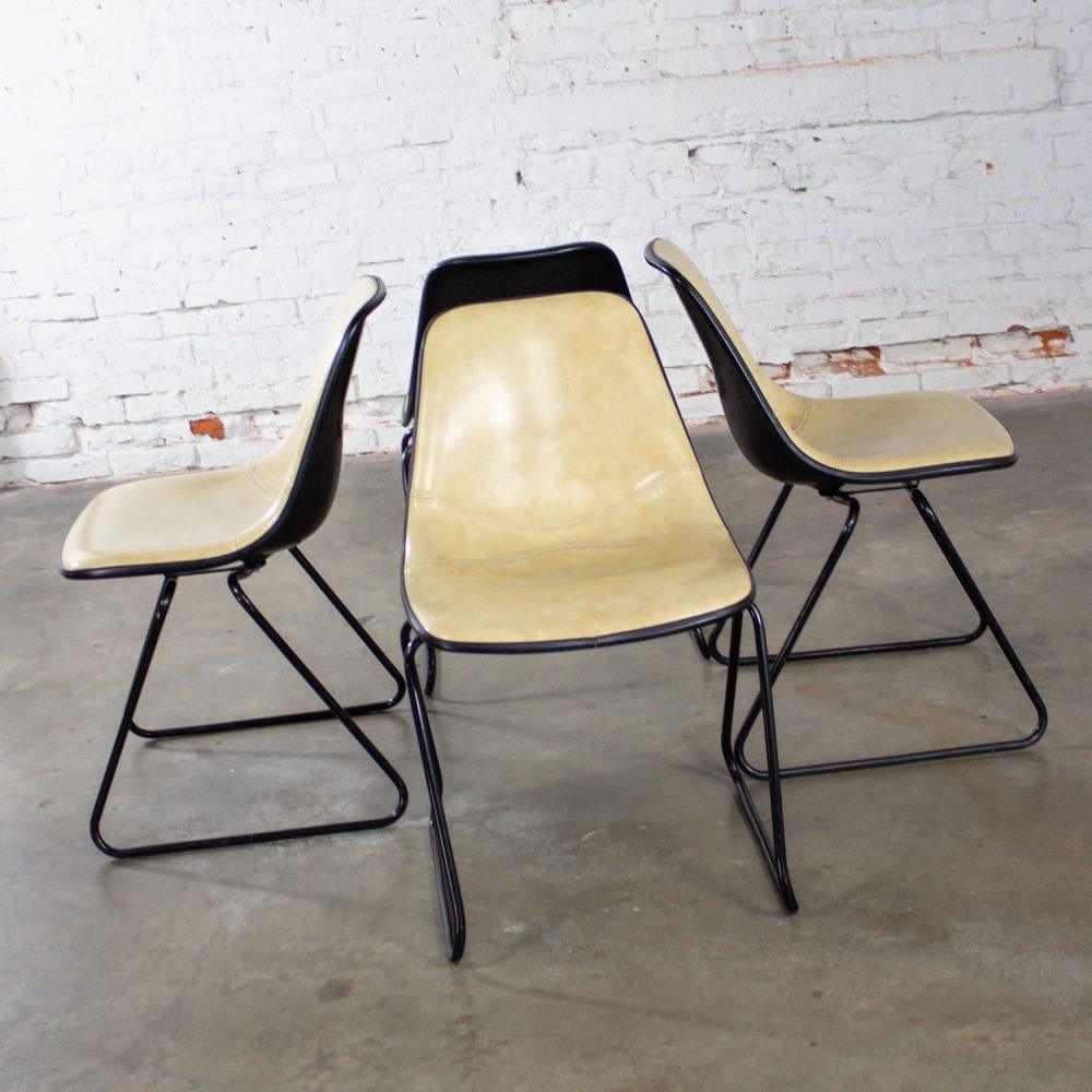 Mid-20th Century Mid-Century Modern Set of 4 Krueger Chairs & Tulip Style Base Table w/Faux Wood Top