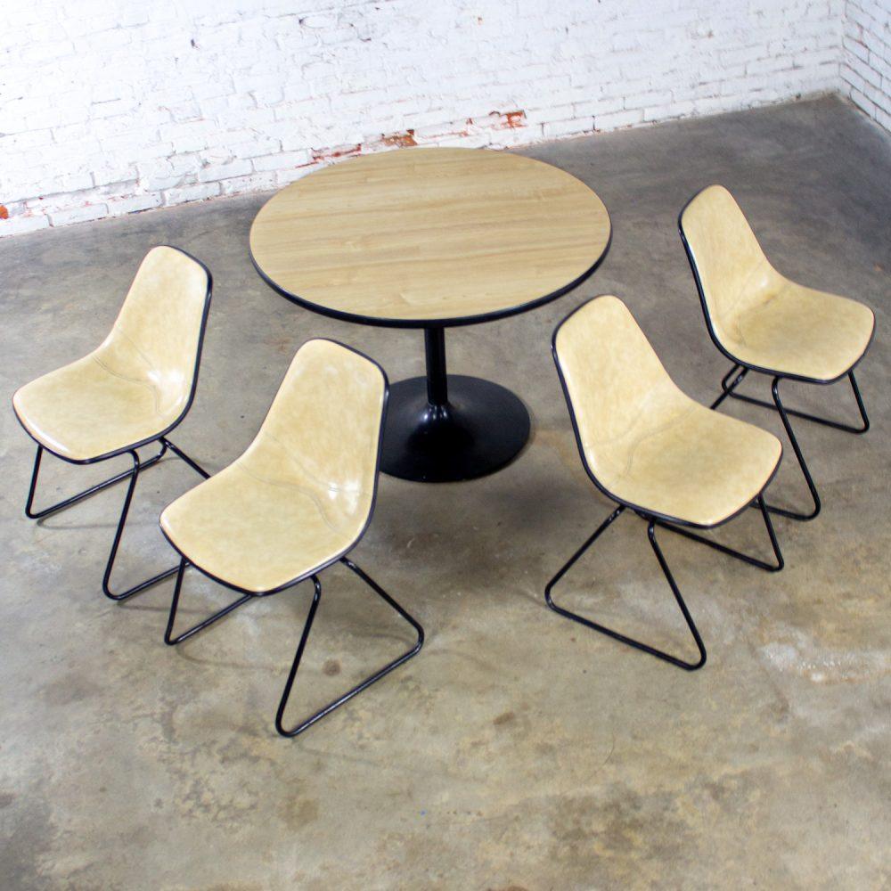 Mid-20th Century Mid-Century Modern Set of 4 Krueger Chairs & Tulip Style Base Table w/Faux Wood Top