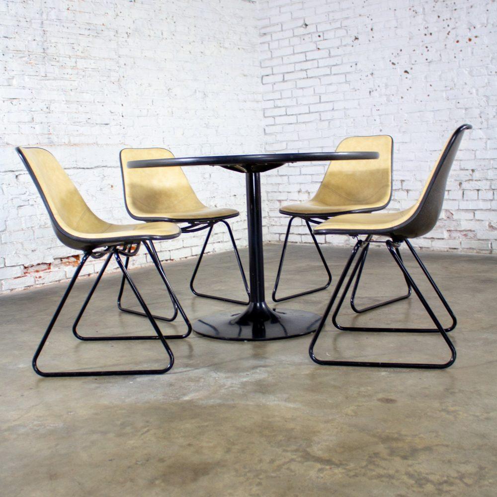 Mid-20th Century Mid-Century Modern Set of 4 Krueger Chairs & Tulip Style Base Table w/Faux Wood Top