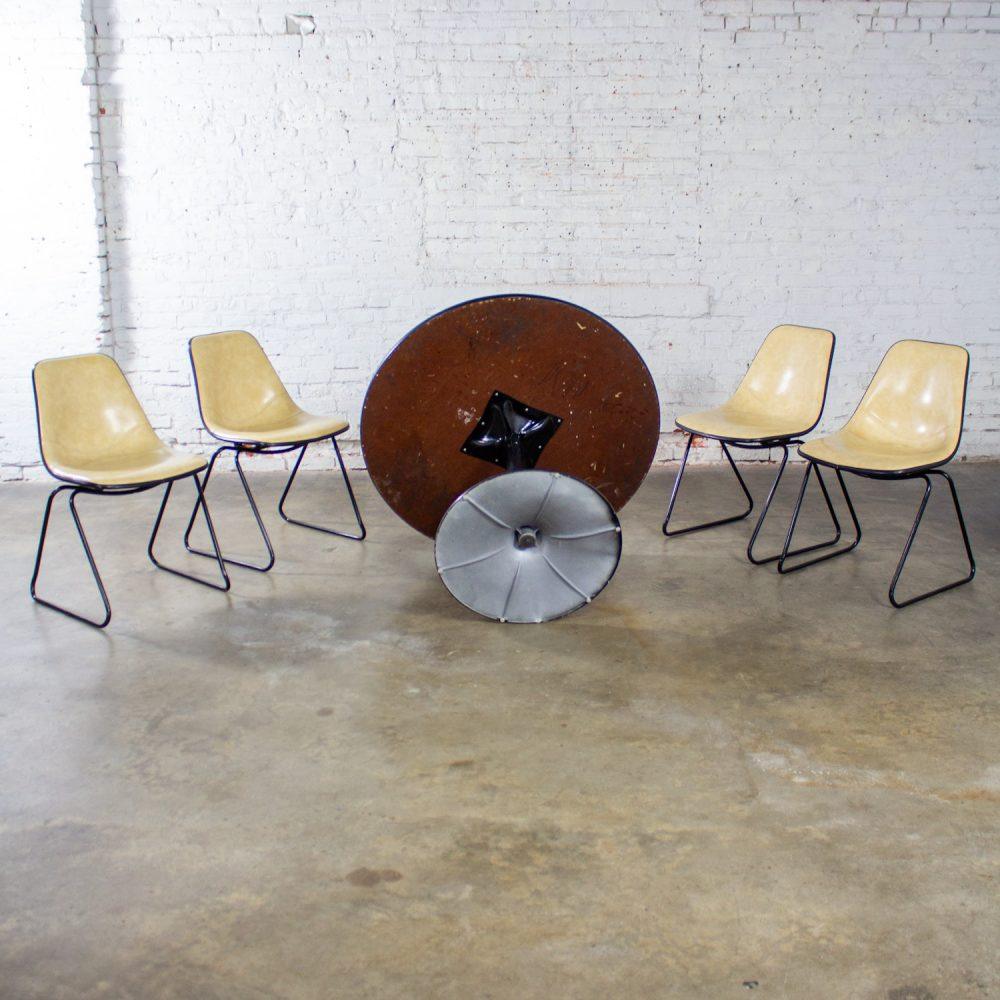 Mid-20th Century Mid-Century Modern Set of 4 Krueger Chairs & Tulip Style Base Table w/Faux Wood Top