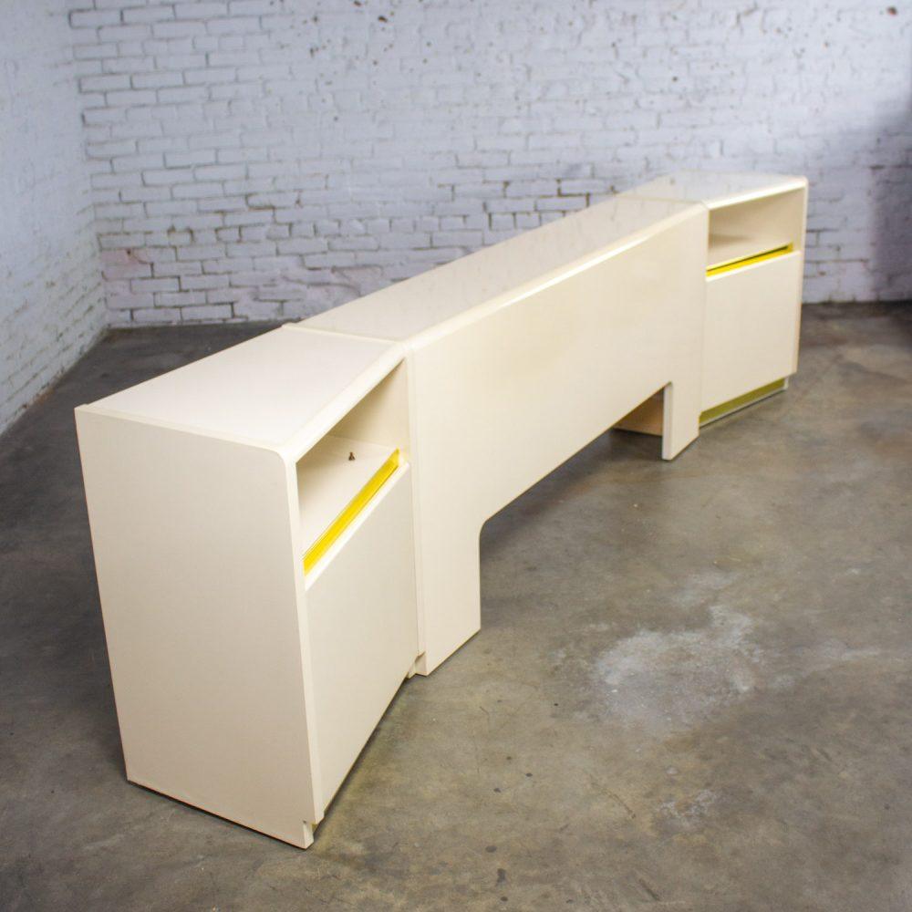 1990’s Modern to Postmodern Lane Furniture Queen Size Bed Headboard w/Nightstands White Lacquer & Brass
