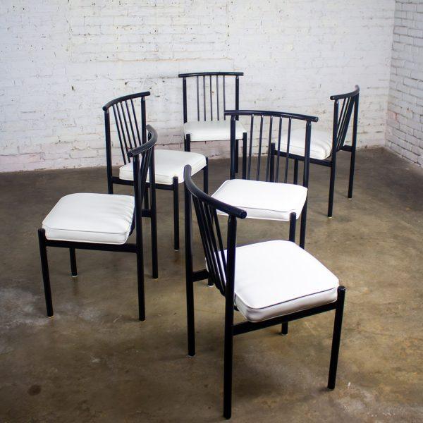 Mid to Late 20th Century MCM to Modern Set of 6 Dining Chairs w/Black Steel Frames & White Vinyl Seats