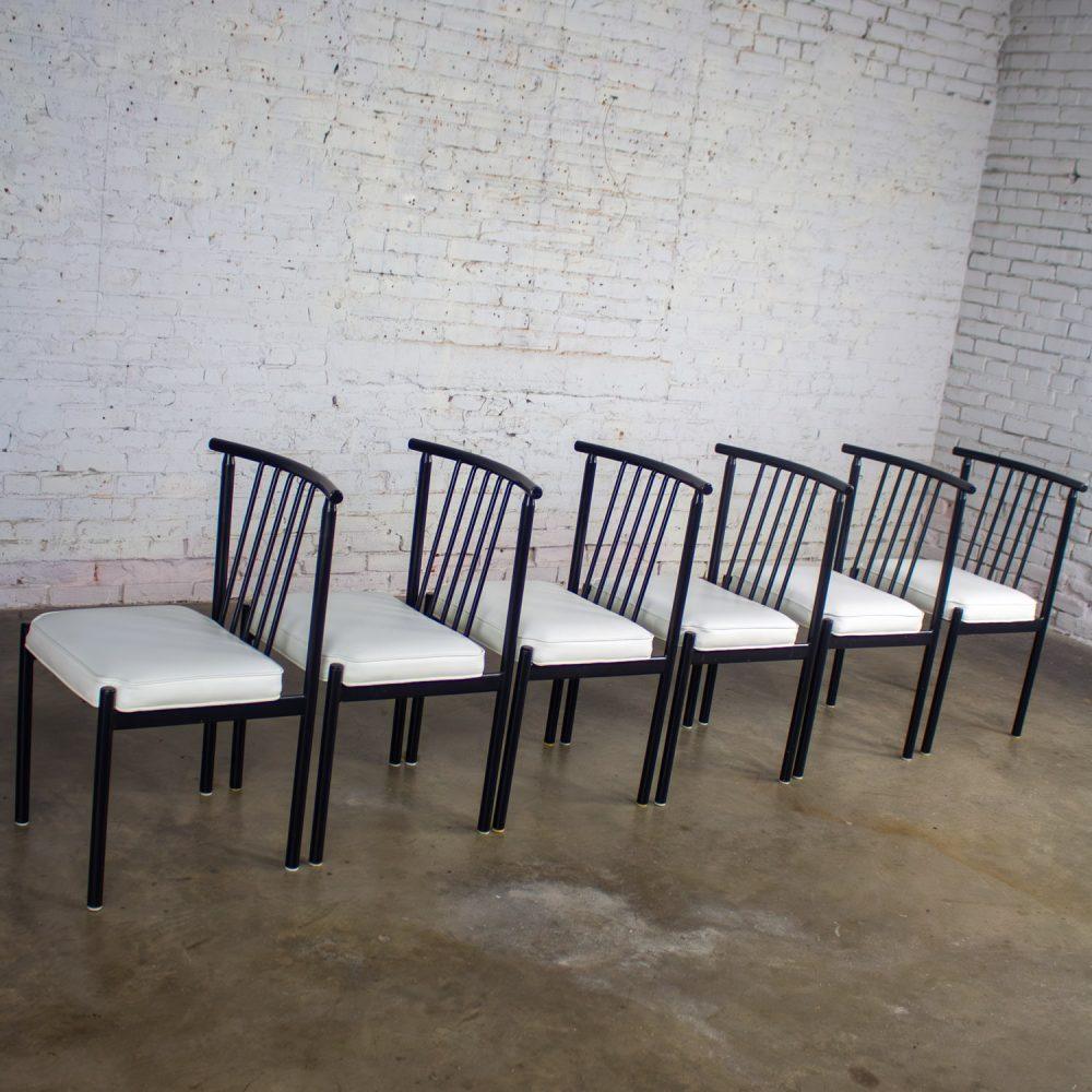 Mid to Late 20th Century MCM to Modern Set of 6 Dining Chairs w/Black Steel Frames & White Vinyl Seats