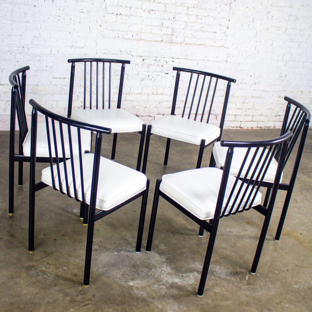 Mid to Late 20th Century MCM to Modern Set of 6 Dining Chairs w/Black Steel Frames & White Vinyl Seats
