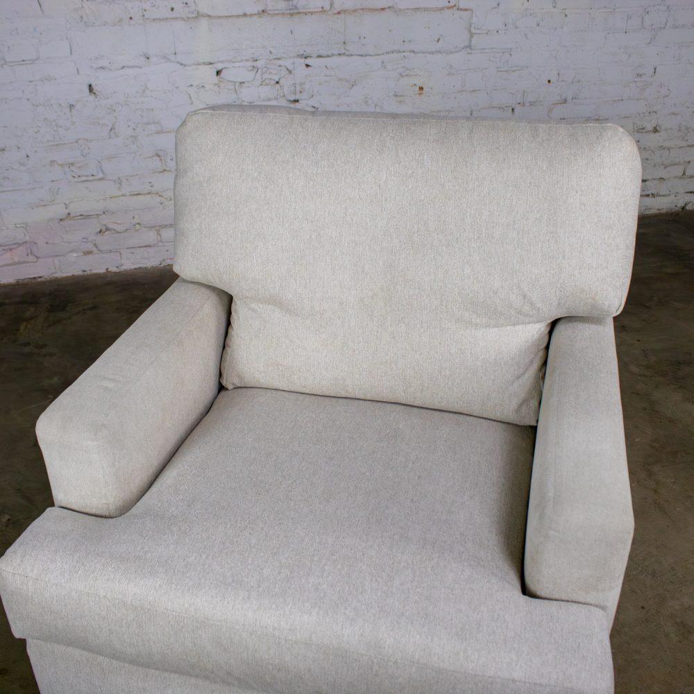 Early 21st Century Modern Lloyd Club or Accent Chair by Flexsteel Upholstered w/Beige Tweed Fabric