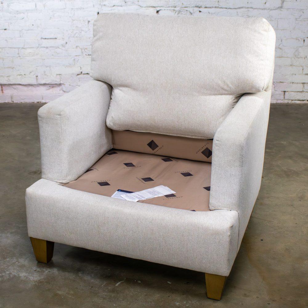 Early 21st Century Modern Lloyd Club or Accent Chair by Flexsteel Upholstered w/Beige Tweed Fabric