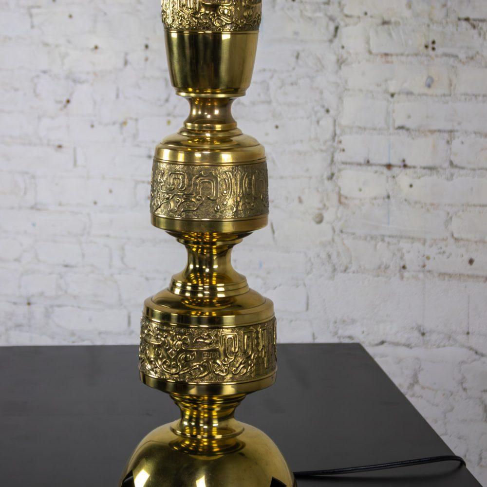 Mid-20th Century Chinoiserie Hollywood Regency Table Lamp Cast Brass w/Damask Fabric Shade