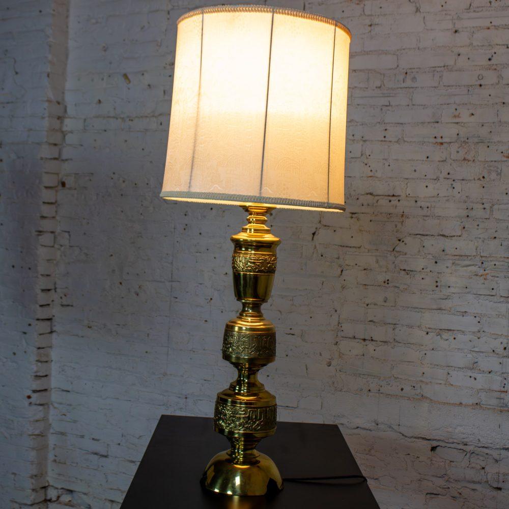 Mid-20th Century Chinoiserie Hollywood Regency Table Lamp Cast Brass w/Damask Fabric Shade