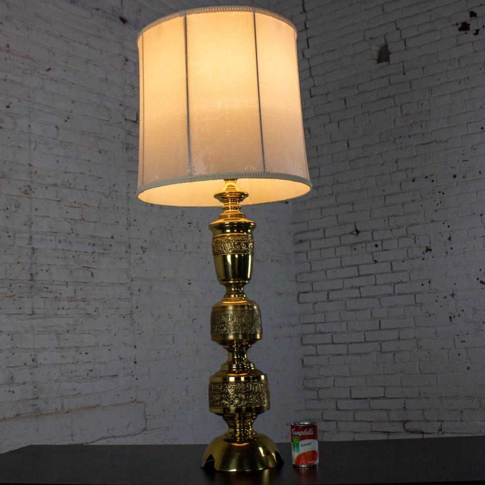 Mid-20th Century Chinoiserie Hollywood Regency Table Lamp Cast Brass w/Damask Fabric Shade