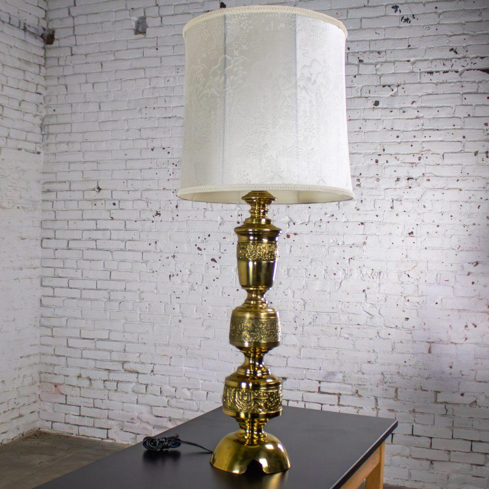 Mid-20th Century Chinoiserie Hollywood Regency Table Lamp Cast Brass w/Damask Fabric Shade