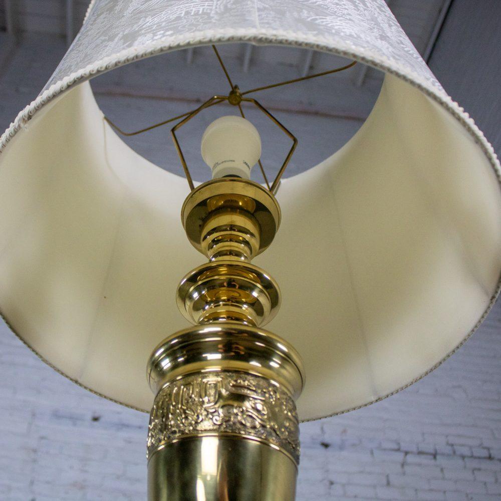 Mid-20th Century Chinoiserie Hollywood Regency Table Lamp Cast Brass w/Damask Fabric Shade