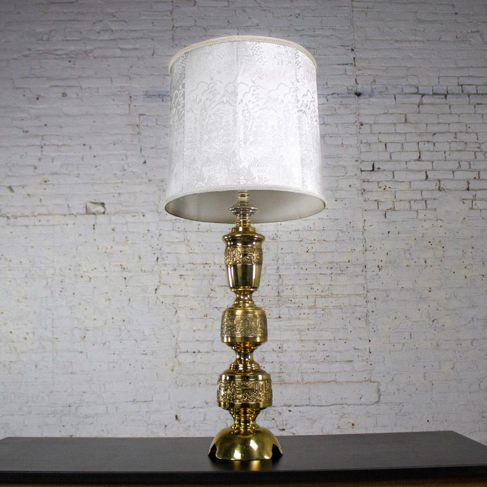 Mid-20th Century Chinoiserie Hollywood Regency Table Lamp Cast Brass w/Damask Fabric Shade