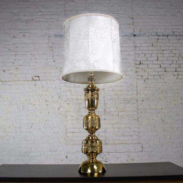 Mid-20th Century Chinoiserie Hollywood Regency Table Lamp Cast Brass w/Damask Fabric Shade