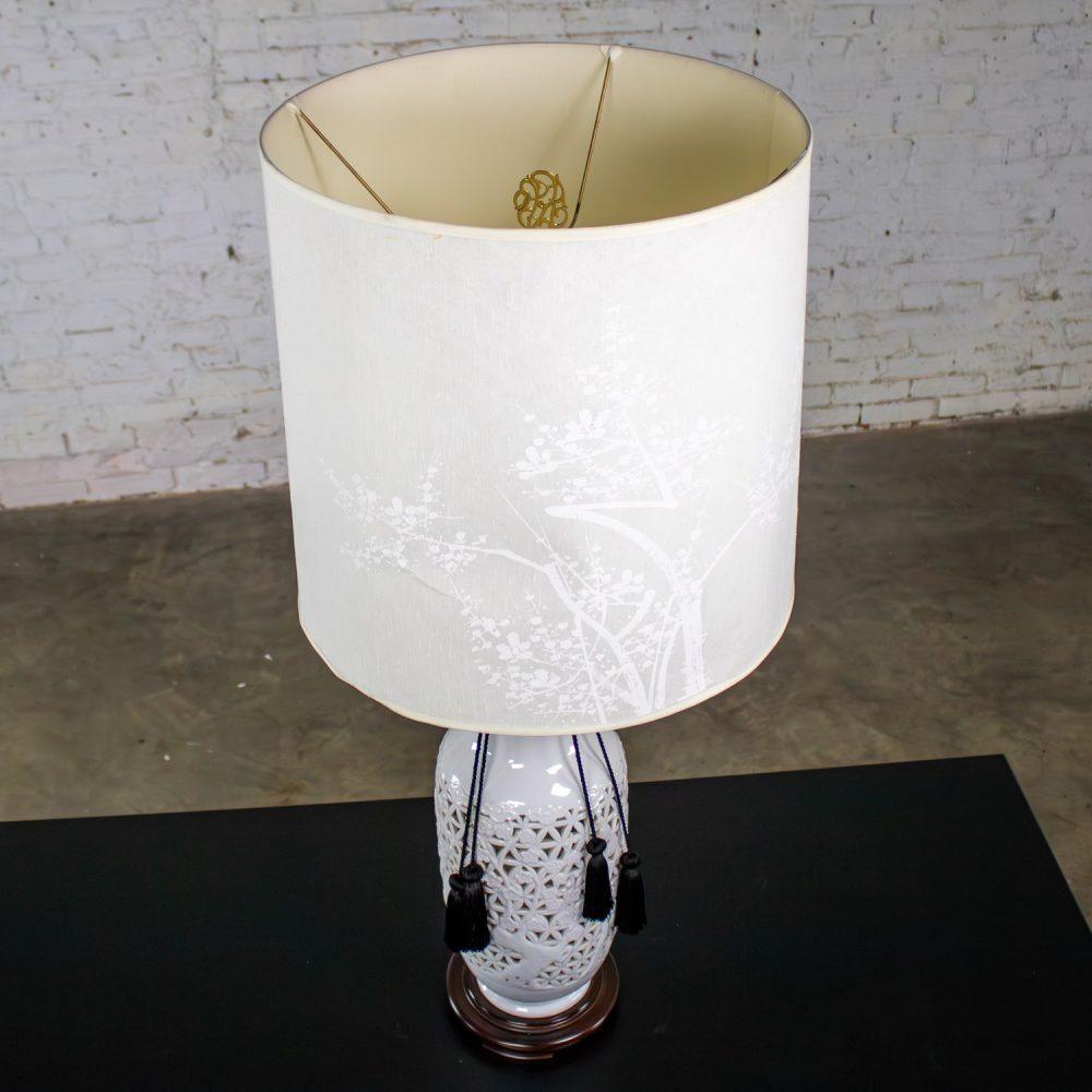 Lamp Size: - O/A Adjustable Height: 33-38 Inches - Height to top of Adjustable Harp: 31-36 Inches - Height to top of Socket: 21.5 Inches - Body Size:18H x 7.5W Inches - Base Size: 1.25H x 7.5W Inches - Weight: 8.99 Pounds