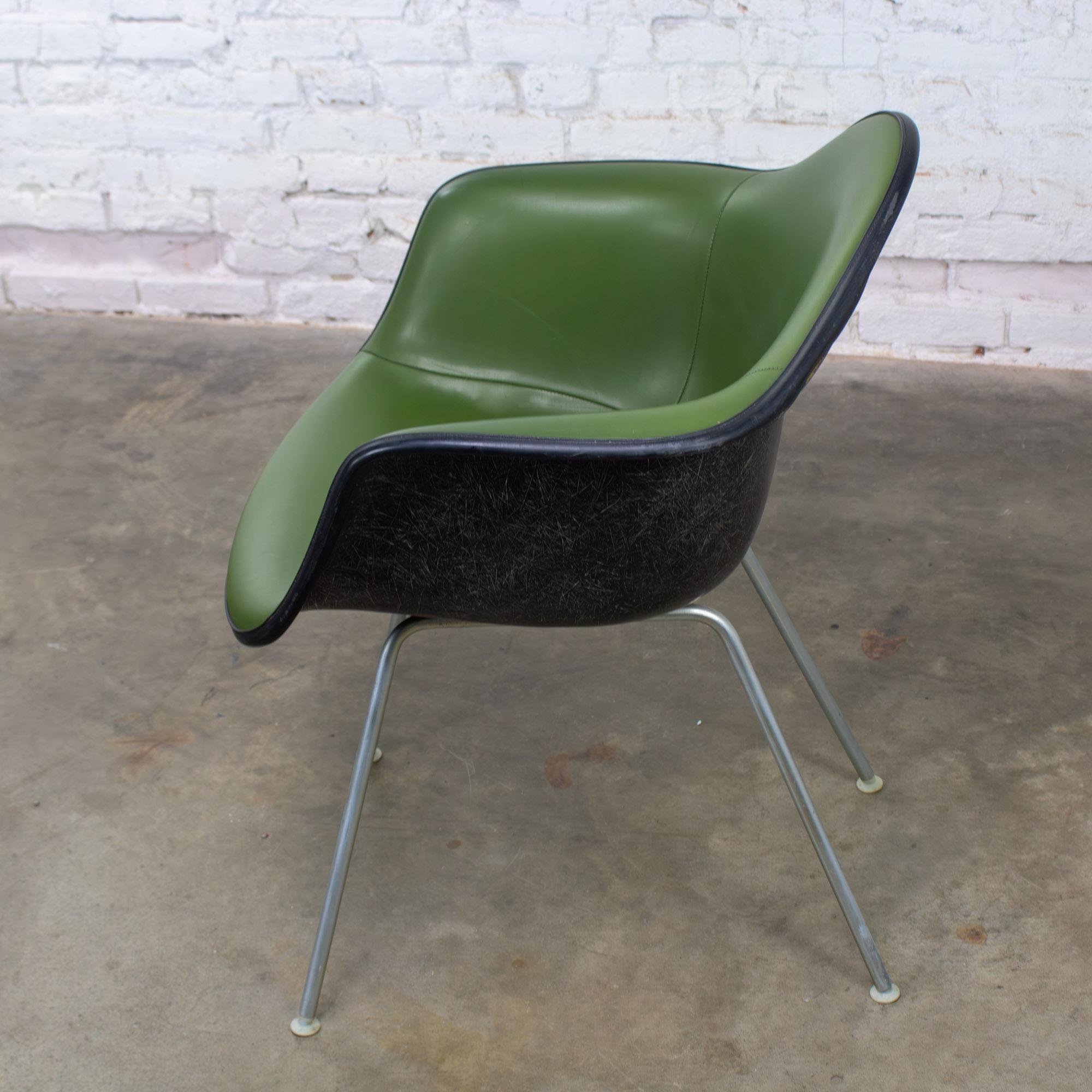 1971 MCM Eames Herman Miller Molded Fiberglass Shell Armchair Upholstered Green Naugahyde Galvanized H Base