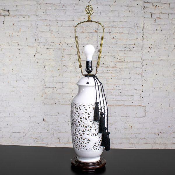 Lamp Size: - O/A Adjustable Height: 33-38 Inches - Height to top of Adjustable Harp: 31-36 Inches - Height to top of Socket: 21.5 Inches - Body Size:18H x 7.5W Inches - Base Size: 1.25H x 7.5W Inches - Weight: 8.99 Pounds